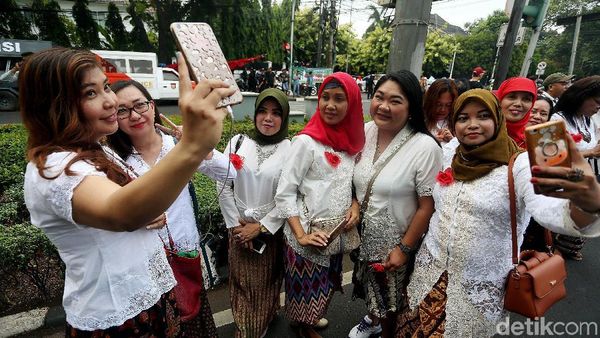 Relawan Pro Jokowi Sambangi KPU