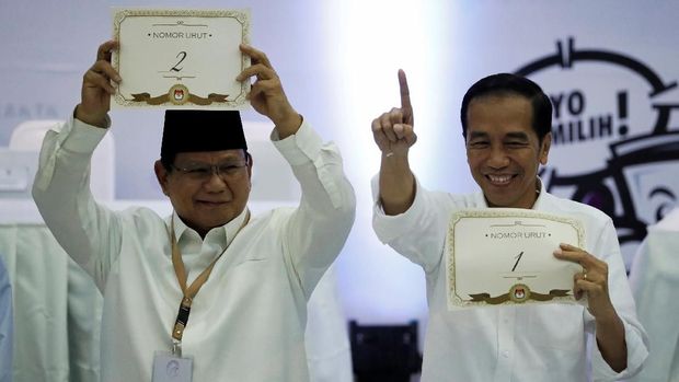 Capres Prabowo Subianto (kiri) dan capres Jokowi (kanan).