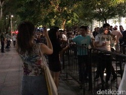 Huawei Coba Usik Pengantre iPhone di Apple Orchard