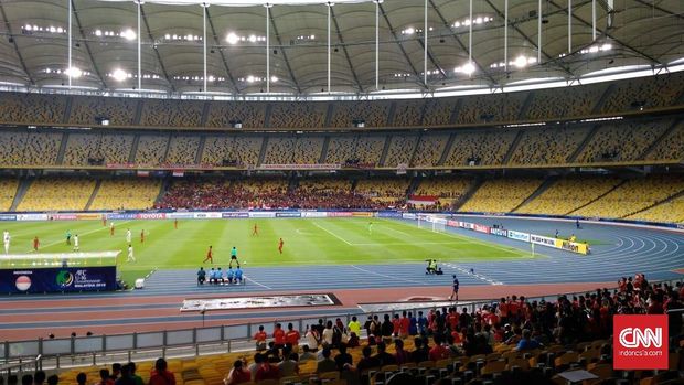 Para pemain Timnas Indonesia U-16 mendapat dukungan dari sekitar seribuan suporter Merah Putih. (