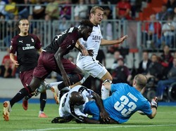 Bermain di Stade Josy Barthel, Jumat (21/9/2018) dinihari WIB, Milan tampil mendoninasi. Namun serangan yang dibangun skuat arahan Gennaro Gattuso tak banyak yang membahayakan gawang tuan rumah F91 Dudelange. REUTERS/Eric Vidal.