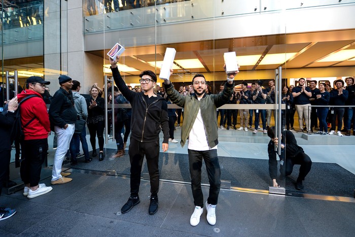 Ini pemilik iPhone XS pertama di dunia. Foto: Reuters