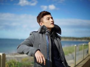 Liburannya Aktor Ganteng Singapura, Shane Pow