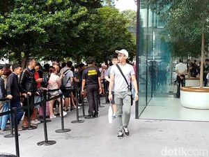 Bertahan Semalam Suntuk Berujung iPhone Idaman Bertahan Semalam Suntuk Berujung iPhone Idaman