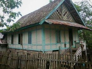 Pilu! Kisah Ibu di Sulsel, Anak Idap Autis-Tinggal di Kolong Rumah Panggung