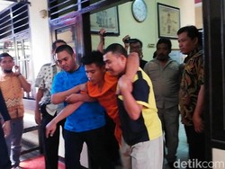 Tak Kabur, Dimas Bahkan Ikut Kubur dan Bacakan Tahlil untuk Mahfud