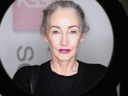 Nenek Cantik 58 Tahun Ini Jadi Model Katalog Pakaian Dalam Tanpa Edit