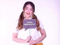 Santai Pakai Kaus, Via Vallen Disebut Pelit untuk Penampilan