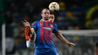 Sebagai ujung tombak line up ini adalah Michal Krmencik. Dia mencetak dua gol untuk saat Viktoria Plzen berimbang 2-2 dengan CSKA Moscow. Krmencik menjadi pemain Republik Ceko pertama yang bikin dua gol di Liga Champions setelah Pavel Nedved (2003). (Octavio Passos/Getty Images)