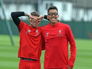 Kacamata Roberto Firmino Hebohkan Netizen