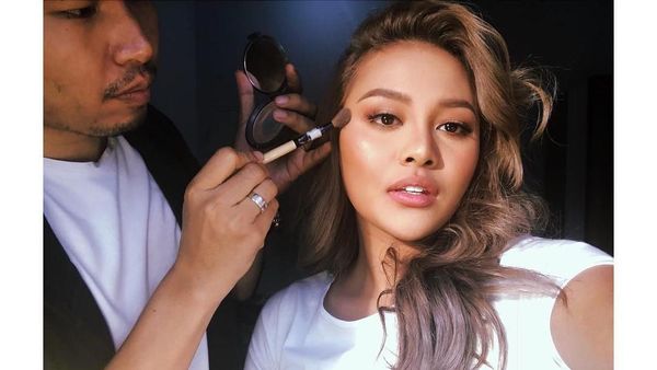 Seperti Roy Kiyoshi, Deretan Artis Ini Juga Veneer Gigi Kelinci