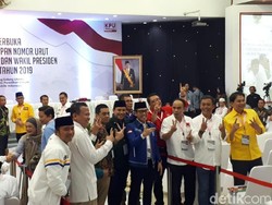 Kubu Jokowi dan Prabowo Saling Sapa dan Akrab di KPU