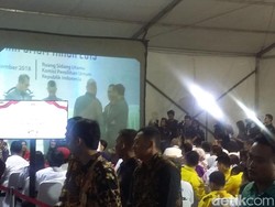 Pendukung Jokowi Prabowo Saling Lempar Yel-yel di KPU