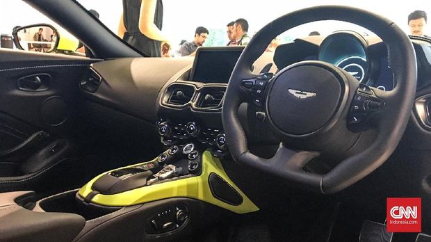 Interior Aston Martin Vantage baru.