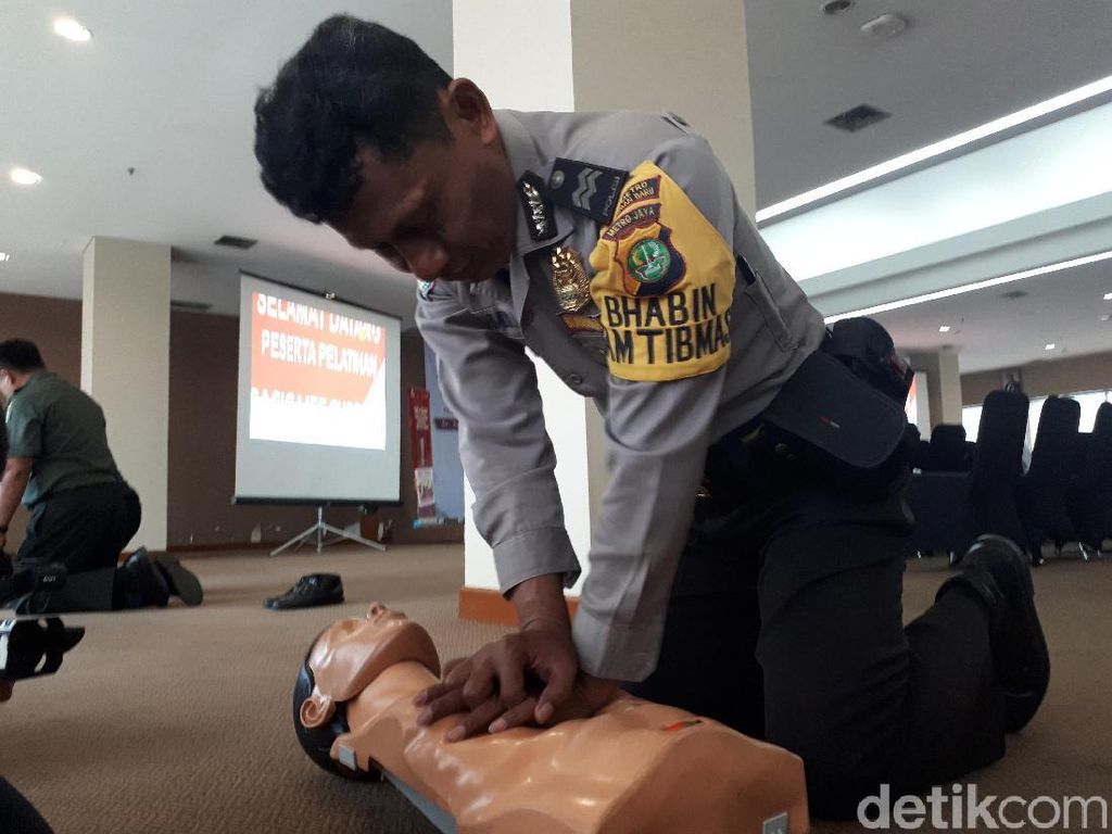 Saat Darurat, Begini Membedakan Pingsan Biasa Vs Henti Jantung yang Fatal Saat Darurat, Begini Membedakan Pingsan Biasa Vs Henti Jantung yang Fatal