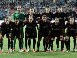 Skuat Milan yang diturunkan dalam laga itu. REUTERS/Eric Vidal.