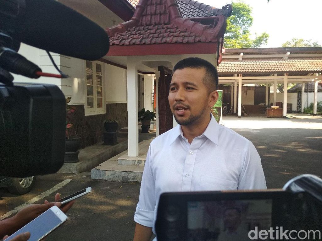 Masuk Tim Kampanye Jokowi-Maruf, Emil Minta Tidak Jadi Polemik Masuk Tim Kampanye Jokowi-Maruf, Emil Minta Tidak Jadi Polemik
