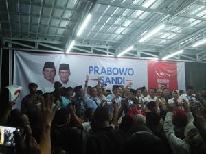 Tiba di Posko Relawan, Sandi Disapa Wapres Milenial Sesungguhnya