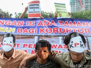 Aksi Demo Tolak Sel Mewah untuk Koruptor
