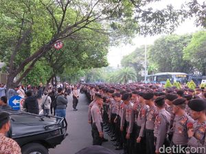 Video: 5 Ribu Aparat Keamanan Siaga di KPU Video: 5 Ribu Aparat Keamanan Siaga di KPU