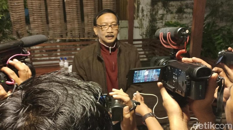 Dukung Jokowi-Ma'ruf, Bupati Pesisir Selatan Mundur dari PAN, Alasannya Cetar! Dukung Jokowi-Ma'ruf, Bupati Pesisir Selatan Mundur dari PAN, Alasannya Cetar!