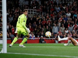Setelah berjuang setengah jam mencari gol, Arsenal akhirnya unggul di menit ke-32 lewat Pierre-Emerick Aubameyang yang melakoni debutnya di kompetisi Eropa bersama timnya. Musim lalu dia tidak bisa bermain karena terkena aturan cup-tied (David Klein/REUTERS)