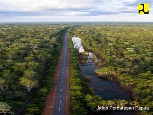Bangga! Jalan Perbatasan di Kalimantan, NTT, dan Papua Dibangun Bangga! Jalan Perbatasan di Kalimantan, NTT, dan Papua Dibangun
