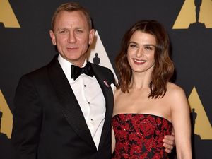 Rachel Weisz dan Daniel Craig Menyambut Bayi Perempuan