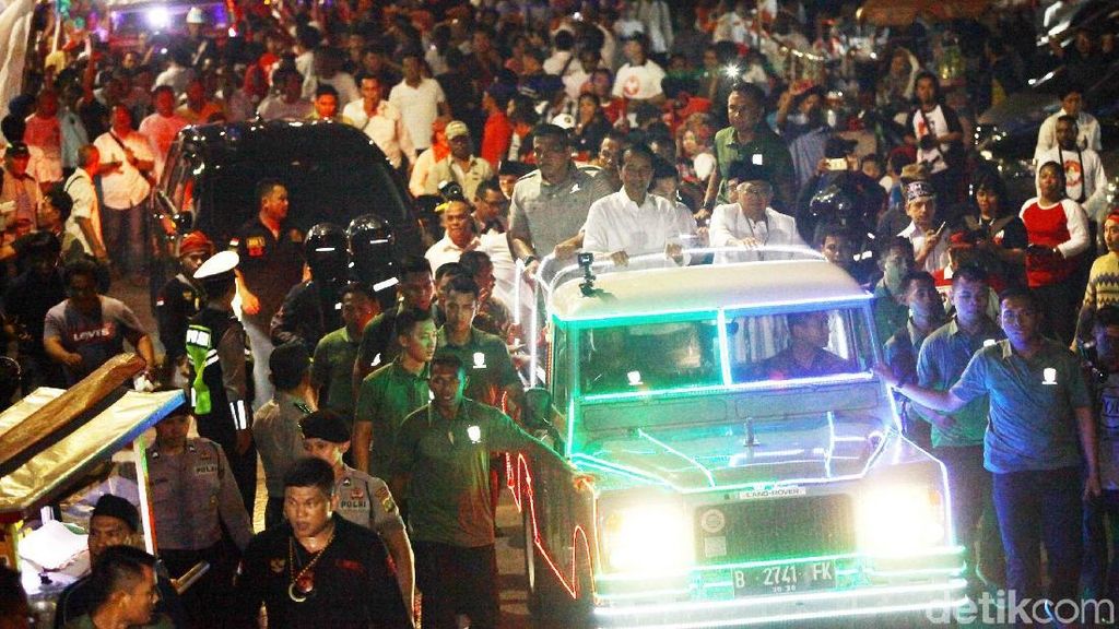 Menuju KPU, Jokowi-Maruf Amin Naik Land Rover Rias