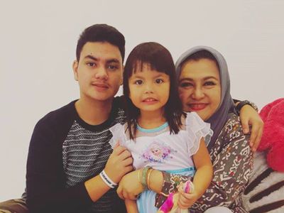 Kedekatan Putri Denada, Shakira dengan Paman dan Neneknya