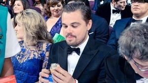 Tampannya Pose Makan Aktor dan Pemerhati Lingkungan, Leonardo DiCaprio
