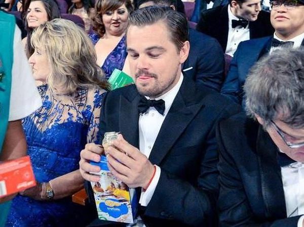 Tampannya Pose Makan Aktor dan Pemerhati Lingkungan, Leonardo DiCaprio