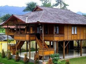 Pembangunan Rumah Tradisional Suku Mbojo yang Tak Biasa