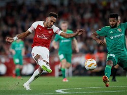 Aubameyang mencetak gol keduanya di menit ke-56 sekaligus membawa timnya unggul 3-0. (David Klein/REUTERS)