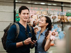 Jangan Iri! Mike Lewis Lamar Kekasih di Eropa
