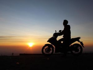 Berburu Sunrise di Gunung Telomoyo