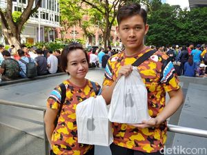 Kompaknya Pasangan Asal Bogor Berburu iPhone Baru di Singapura Kompaknya Pasangan Asal Bogor Berburu iPhone Baru di Singapura
