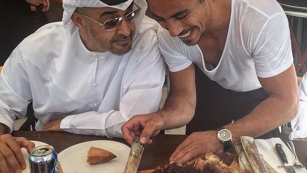 Selain Presiden Venezuela, 7 Tokoh Dunia Ini Juga Makan Steak Mahal Salt Bae Selain Presiden Venezuela, 7 Tokoh Dunia Ini Juga Makan Steak Mahal Salt Bae