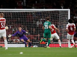 Vorskla bahkan mencetak gol lagi ke gawang Bernd Leno di detik terakhir pertandingan lewat Vyacheslav Sharpar. Skor akhir adalah 4-2 untuk kemenangan Arsenal. (David Klein/REUTERS)