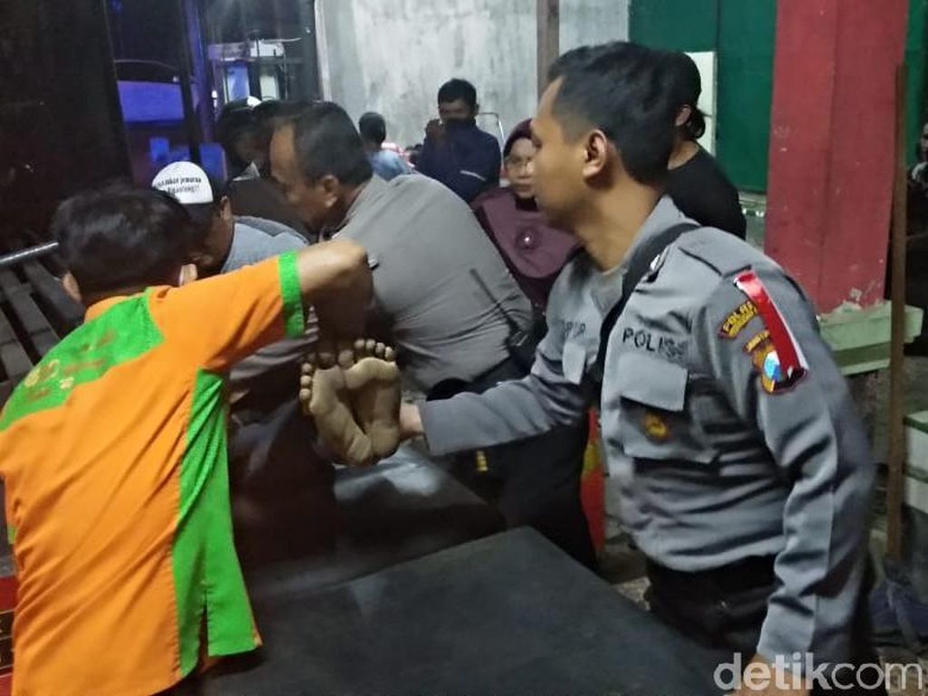 Istri Diselingkuhi, Rosidi Bacok Kakak Ipar Hingga Tewas Istri Diselingkuhi, Rosidi Bacok Kakak Ipar Hingga Tewas