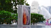 Menggenggam Ponsel Apple Termahal di Dunia