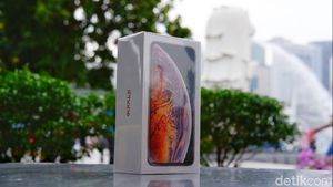 Menggenggam Ponsel Apple Termahal di Dunia
