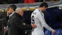 Ronaldo dikartu merah langsung saat melawan Malaga di La Liga 2009/2010. Kartu merah diberikan karena Ronaldo memukul Patrick Mtiliga. (Foto: Denis Doyle/Getty Images)