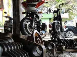 Kisah Pemilik Bengkel, Derek Moge Polisi Sampai Motornya Sangit Kisah Pemilik Bengkel, Derek Moge Polisi Sampai Motornya Sangit