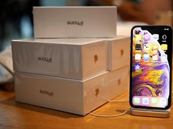 Sejoli dari Bogor Kompak Berburu iPhone Baru di Singapura