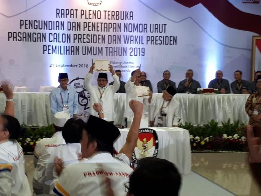 90 Tahun Sumpah Pemuda, Jokowi & Sandi Dijadwalkan Satu Panggung 90 Tahun Sumpah Pemuda, Jokowi & Sandi Dijadwalkan Satu Panggung