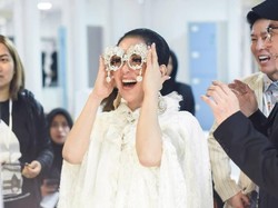 Arie Untung Harap Calon Suami Syahrini Dukung Sang Biduan Berhijab