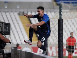 Selebrasi Konyol Kololli Berbuntut Terjun Bebas di Kandang Lawan