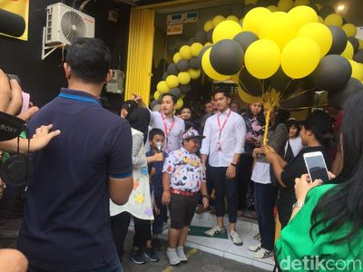 Ada Kaesang dan Fairel di Pembukaan Gerai Sang Pisang di Depok