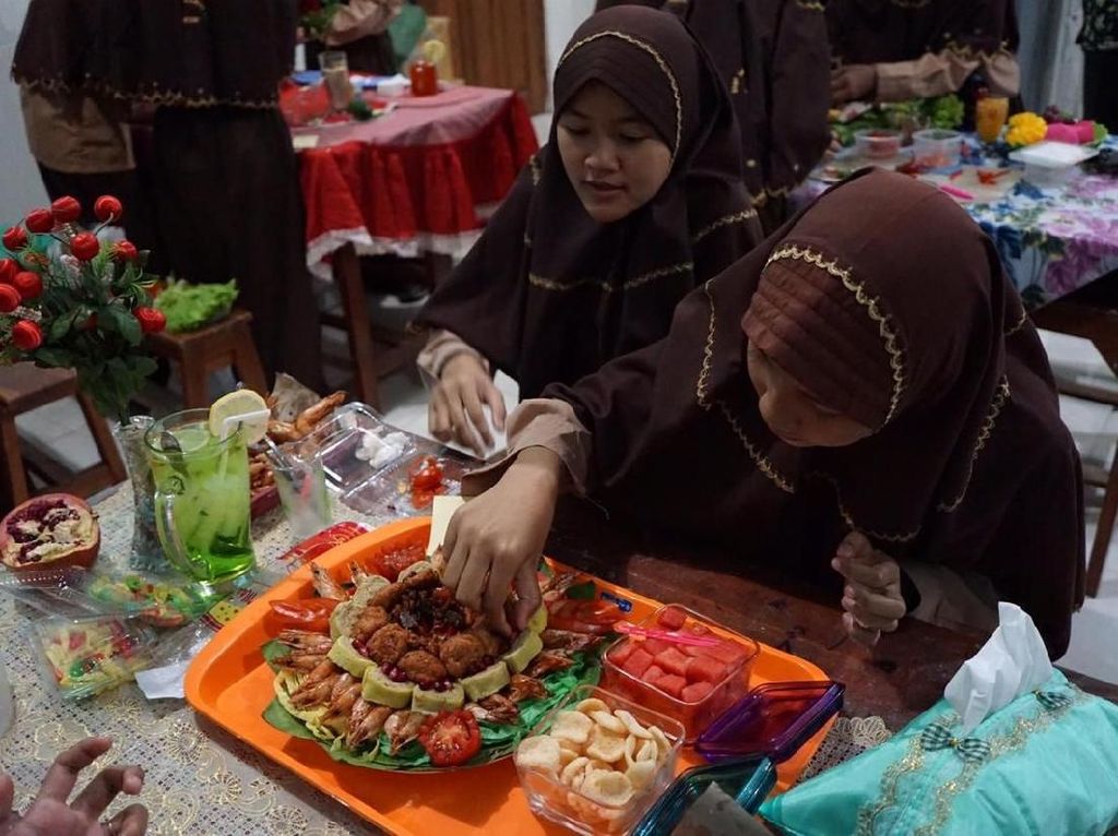 Selain Bisa Dinikmati, Bubur Suro Juga Bisa Dipercantik Lho Selain Bisa Dinikmati, Bubur Suro Juga Bisa Dipercantik Lho